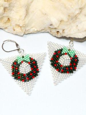 Wreath Triangle Pattern, Christmas themed triangle, Peyote triangle, Miyuki Delica beads