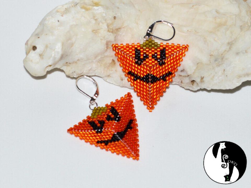 Pucker Up Pumpkin Triangle Halloween Triangle Miyuki Delica beads