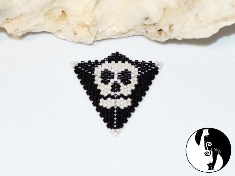 Skull on Triangle Pattern 1 & 2, 2 in 1 Pattern, Peyote Triangle, Miyuki Delica Beads
